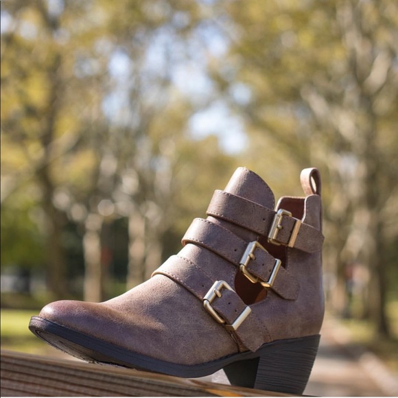 NIB Cognac Vegan Leather Buckle Ankle Booties - Picture 7 of 8